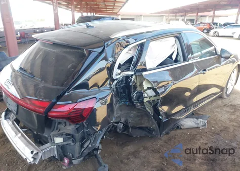 2019 Audi E-Tron Premium Plus z USA, uszkodzony, nr VIN WA1LAAGE6KB022331